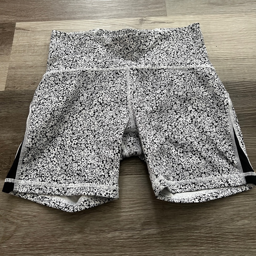Lululemon wunder train shorts